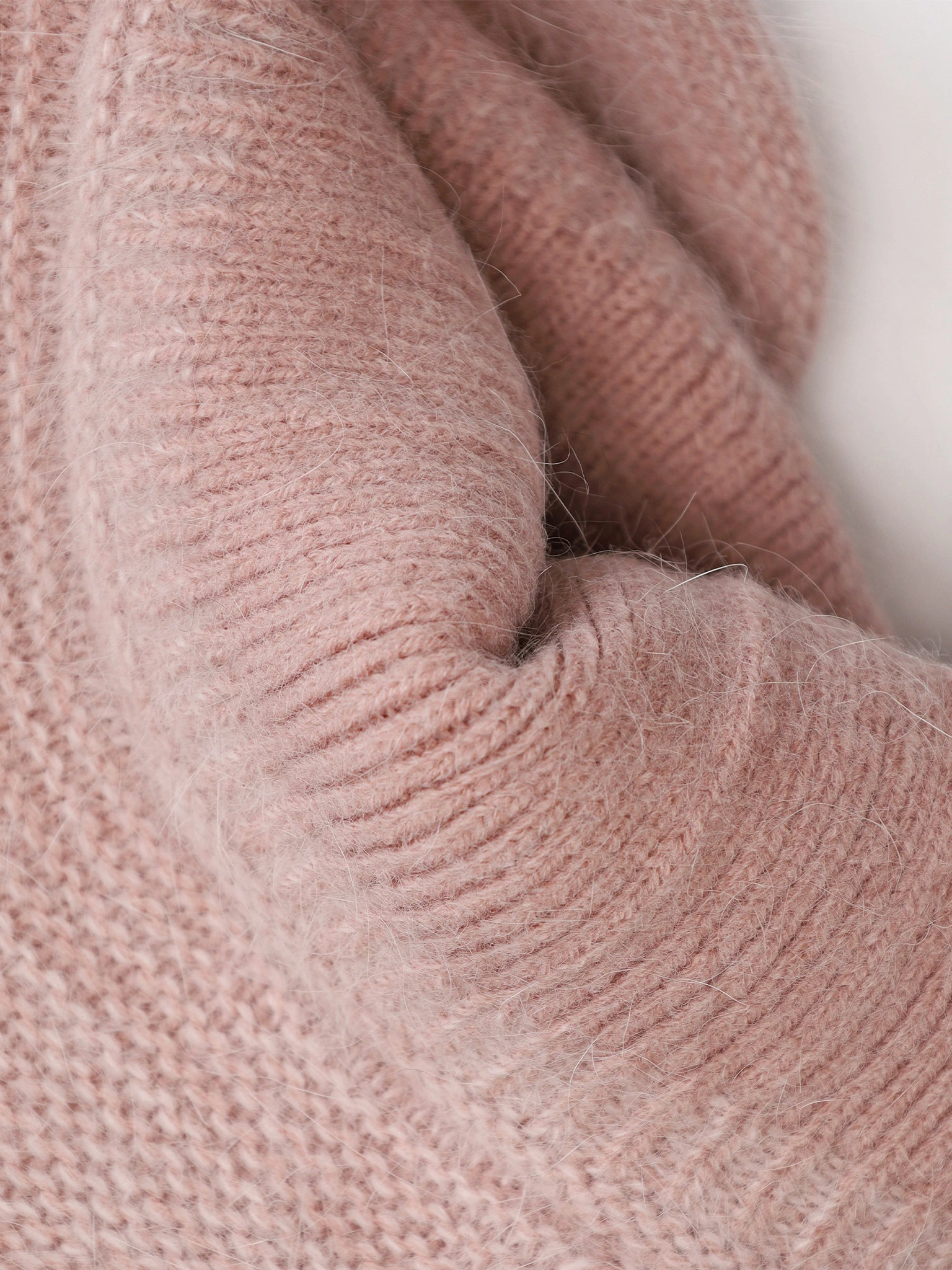 Шапка-ушанка из ангоры и нейлона с козырьком в ассортименте